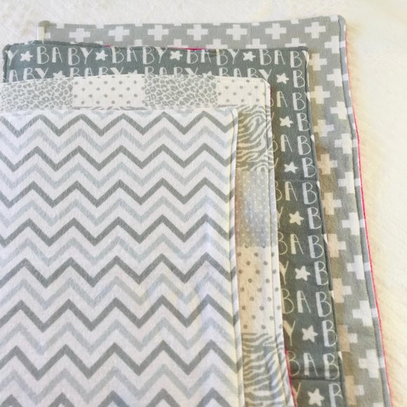Set of 4 Gray and Pink Cotton Burp cloths - Picture 4 of 5